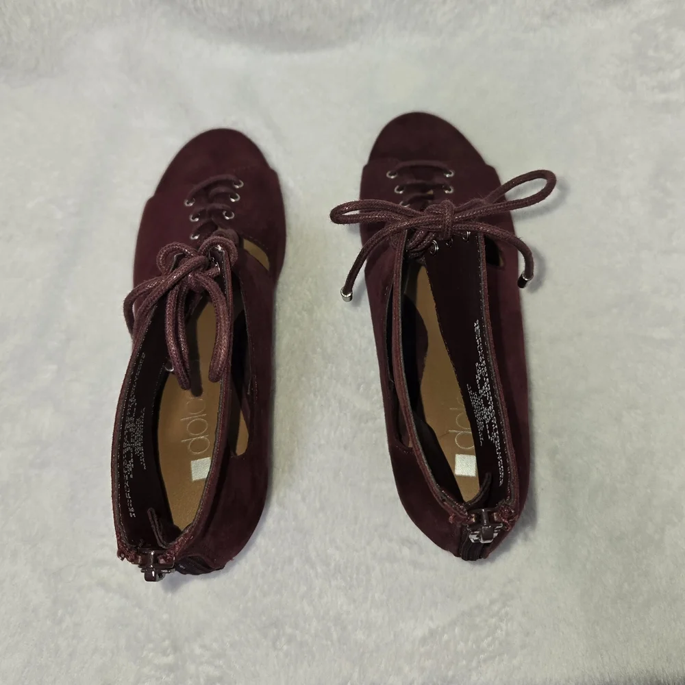 Dolcetta 5.5 Burgundy Strappy Wedge Booties Velvety Y2K Sassy RETRO FLASHY HIGH